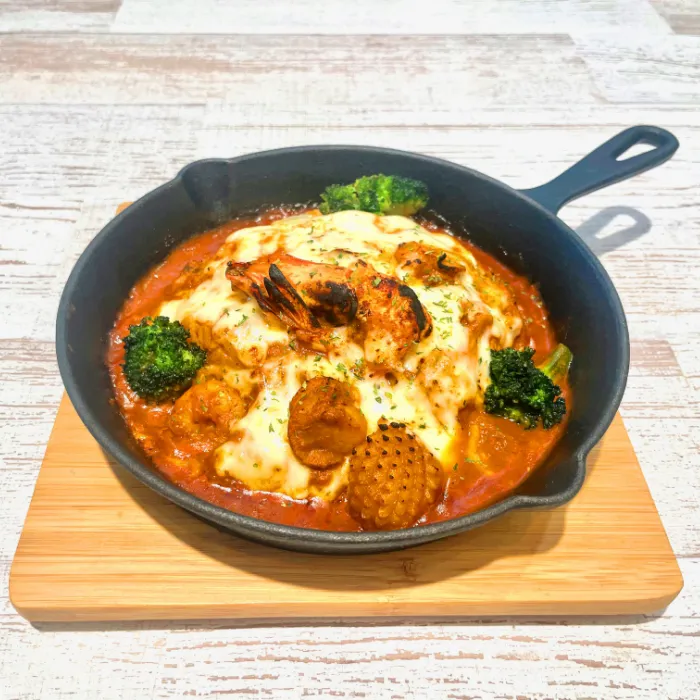 シーフードの焼きチーズカリー＆ターメリックライス