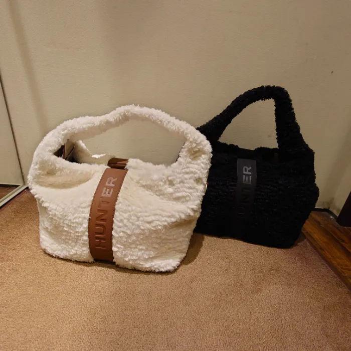 HUNTER BOUCLE TOTE