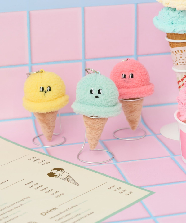 B-DAYアイスクリーム ぬいぐるみキーホルダー🍨 | BIRTHDAY BAR