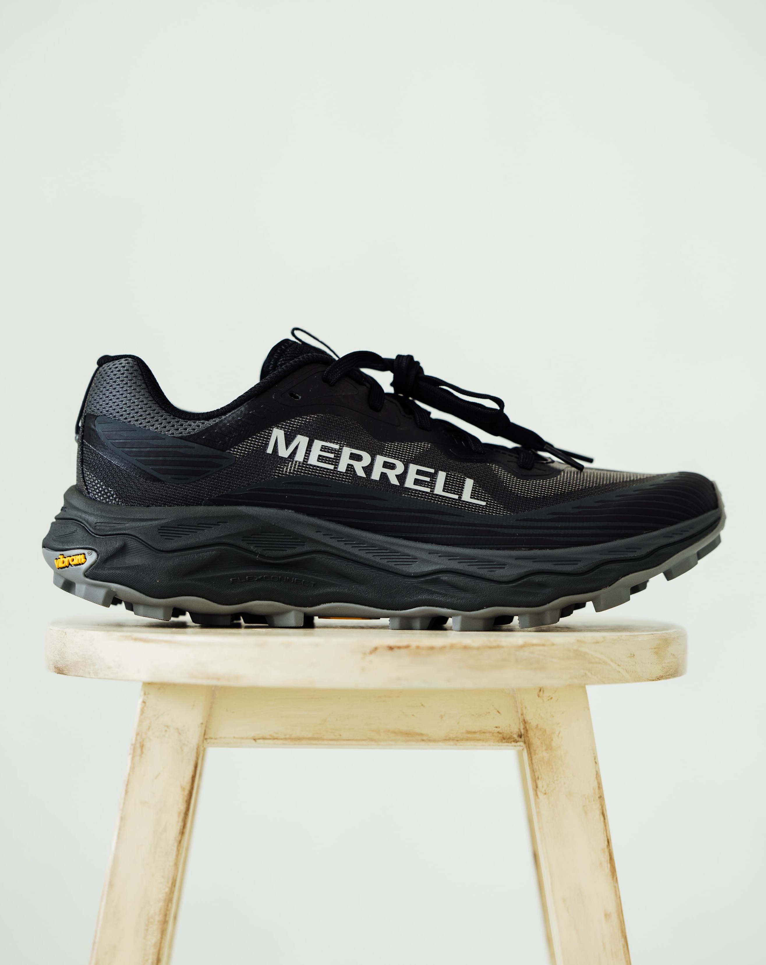 MERRELL のトレイルランニングシューズ「AGILITY PEAK 5」 | ムラサキ