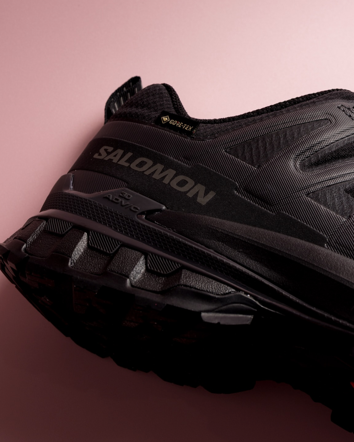 Salomon XA Pro 3D V9 GTX – オールブラックの存在感